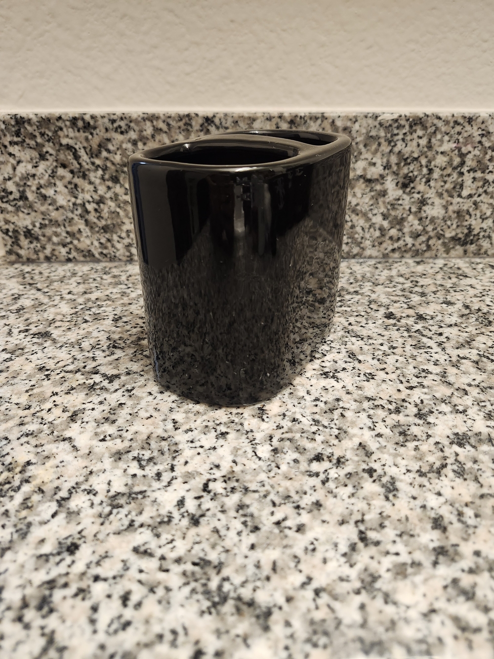 Luxury Black High Gloss Toothbrush Holder – White Logo Detail - Picture 3 of 4